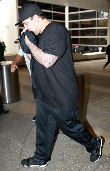 rob kardashian at airport