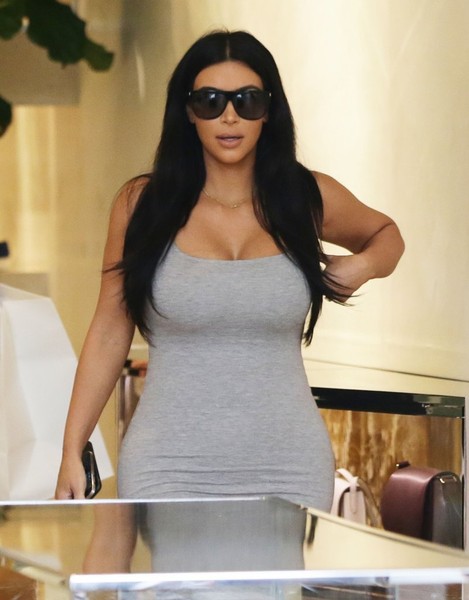 pregnant Kim Kardashian Goes shopping