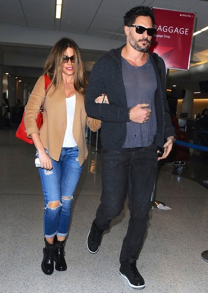 sofia vergara joe manganiello Lax airport feb 15