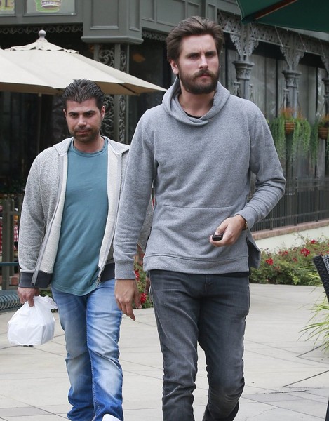 Scott Disick shopping food