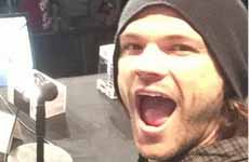 Miles de fans apoyan a Jared Padalecki en Comic-con