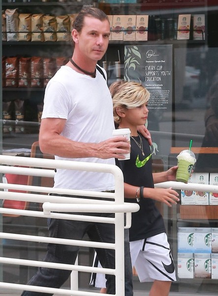 Gavin Rossdale Takes Kingston starbucks