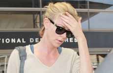 Charlize Theron adoptó a una niña