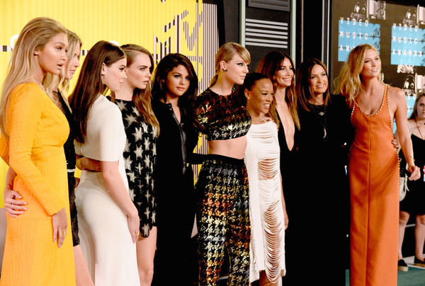 taylor swift y su pandilla mtv vmas