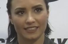 El plato favorito de Demi Lovato: una taza (mug)