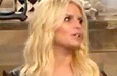 Jessica Simpson parece ebria en un show de tv