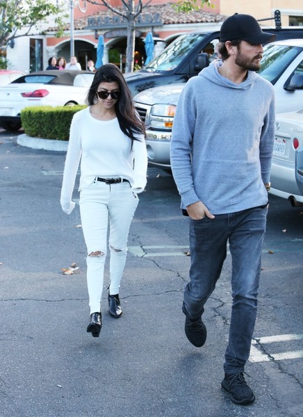 Kourtney Kardashian Scott Disick Estranged walking