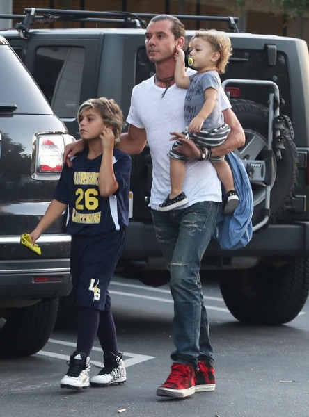 gavin rossdale takes children out