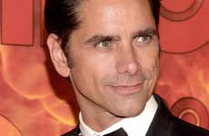 John Stamos muestra trasero a lo Kim K en Paper magazine