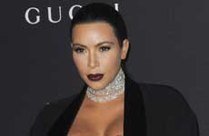 El look de encaje transparente de Kim Kardashian
