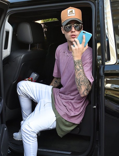 Justin Bieber Steps out Miami