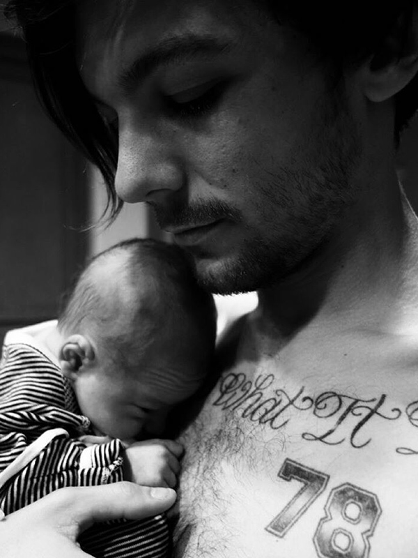 louis tomlinson baby freddie reign foto