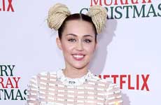Miley Cyrus publica un Kimoji por el Dia de la Mujer