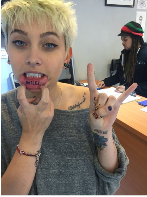 paris jackson tatuaje boca labios