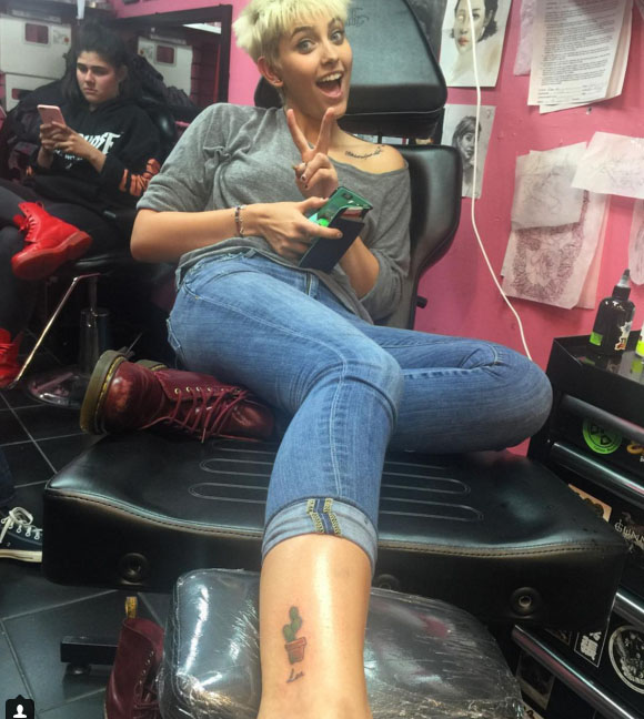 paris jackson tatuaje cactus tobillo hi