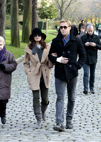 ryan gosling eva mendes walking