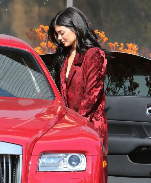 Kylie Jenner Stops Studio