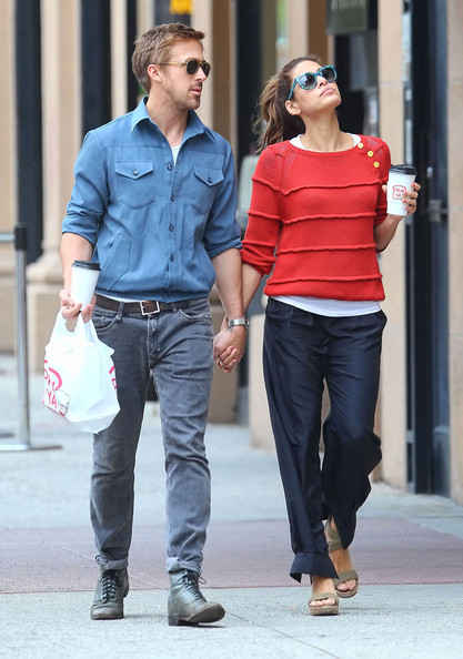 ryan gosling eva mendes walking