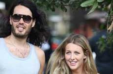 Russell Brand comprometido con Laura Gallagher!