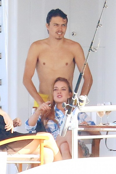 Lindsay Lohan Relaxes Boyfriend 1