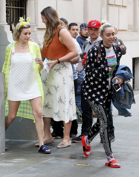 Miley Cyrus Leaving Woody Allen office