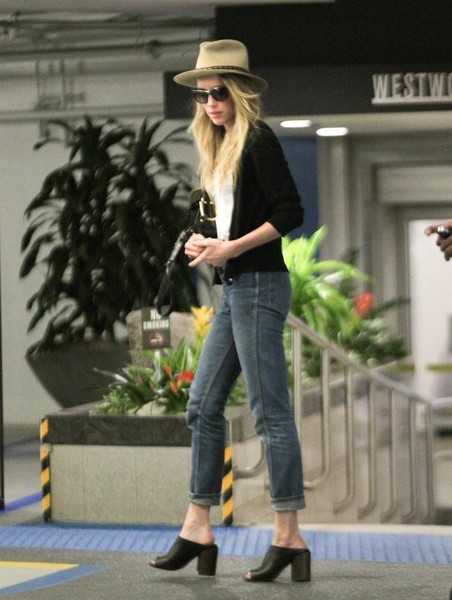 AmberHeard Visits Medical Building