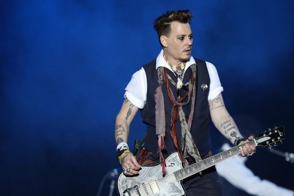 Johnny Depp HollywoodVampires Perform