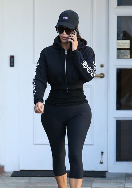 Kim Kardashian Stops Epione