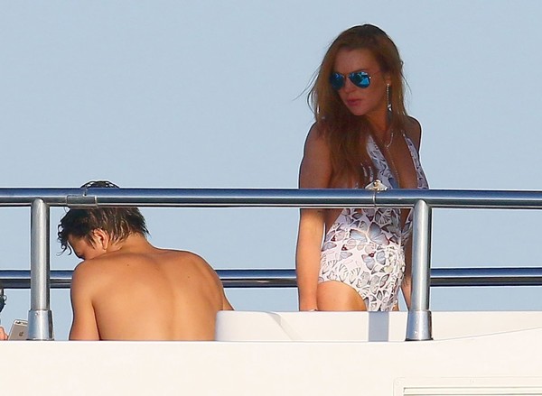 Lindsay Lohan Relaxes BoyfriendYacht