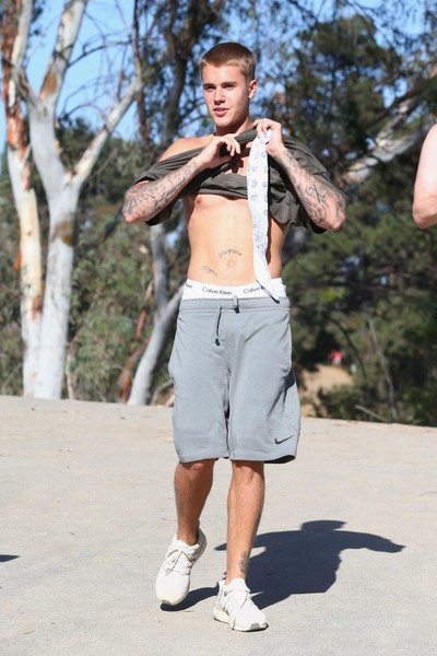 Bieber Hikes RunyonCanyon