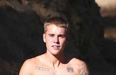 Justin Bieber sin camiseta y soltero again!