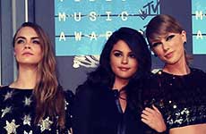 Taylor Swift y Demi Lovato sobre su squad