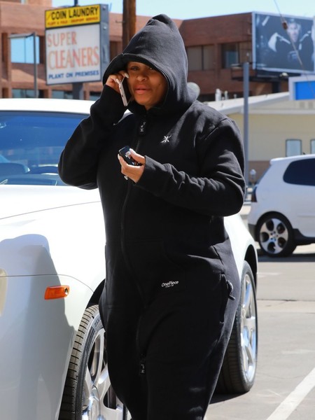 Blac Chyna Gets Nails Done Tarzana