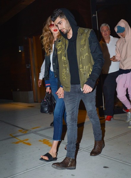 Zayn Malik Gigi Hadid Hold Hands NYC july2016