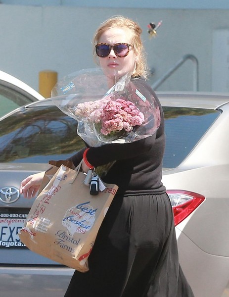 Adele Stops Bristol Farms Santa Monica