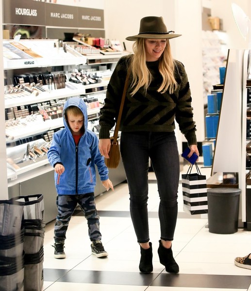 Hilary Duff Son Luca Comrie Shopping