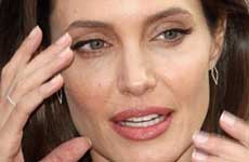 Angelina Jolie accede a sellar la custodia pero Brad es el malo
