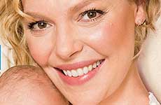 Katherine Heigl presenta a su hijo Joshua Bishop