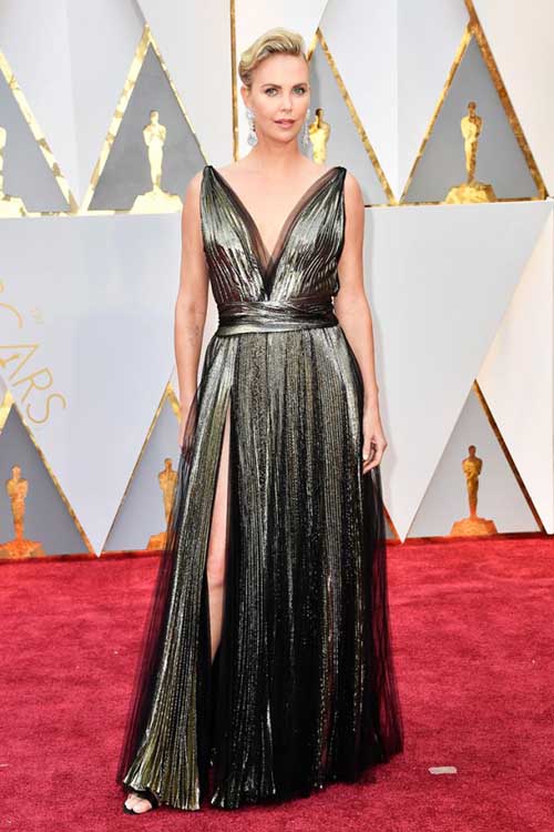 charlize theron red carpet oscars