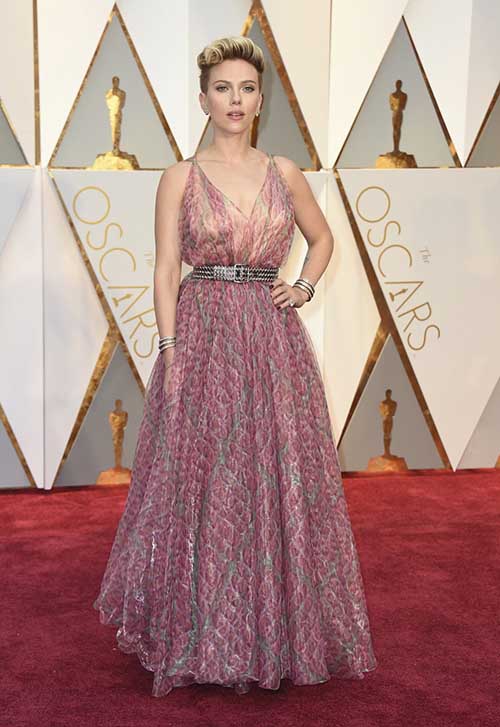 scarlett johansson red carpet oscars