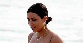 Kim Kardashian en bikini sin filtros ni photoshop! Bahahahahaha!