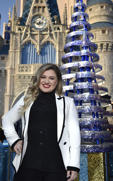 Kelly Clarkson 2016 Disney ABC Television