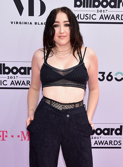 noah cyrus billboards 2017