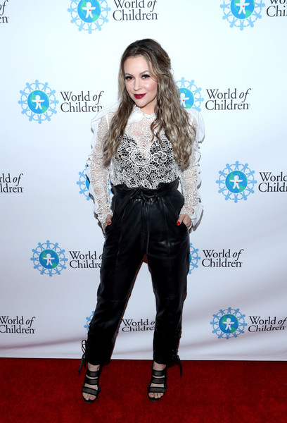 Alyssa Milano 2017 World Children Hero Awardsl