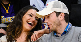 Ashton Kutcher habla de su primer beso con Mila Kunis en TV