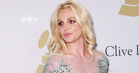 Britney Spears dice que CANTA en vivo!! LOL!