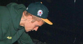 Justin Bieber choca a un paparazzo