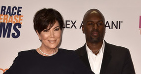 Corey Gamble ama el traserote de Kris Jenner! LOL!