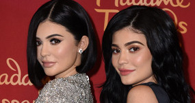 Kylie Jenner y su estatua de cera Madame Tussaud – Cuál se ve más fake?