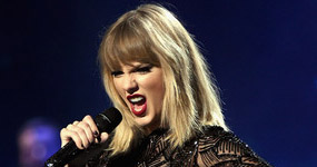 Taylor Swift borra sus redes sociales. Regresa como serpiente? LOL!